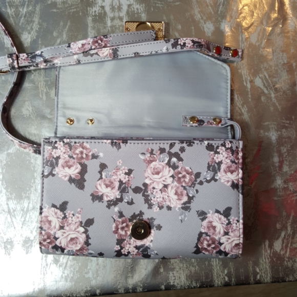 GUESS purple floral clutch/crossbody - Picture 5 of 9